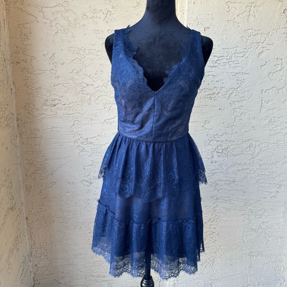 BCBGMaxAzria Navy Lace Cocktail Dress Sz S Sleeveless V-neck